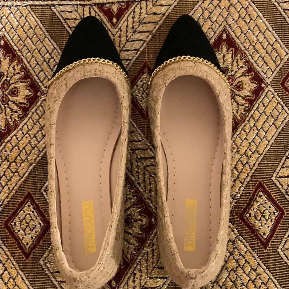 SHEIN Black and Cream Flats with Timeless Elegance - Picture 3 of 8